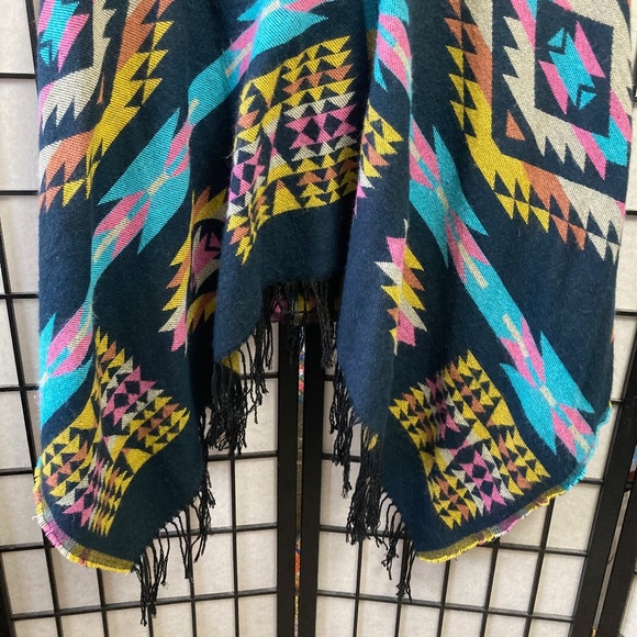 Beautiful Hooded Native Print Poncho - Picture 4 of 15